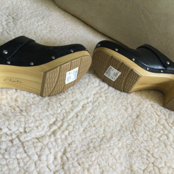 Clarks NWT clogs 🎈 Black super Comfortable Leather ( US size 6.5 ) - Picture 5 of 7